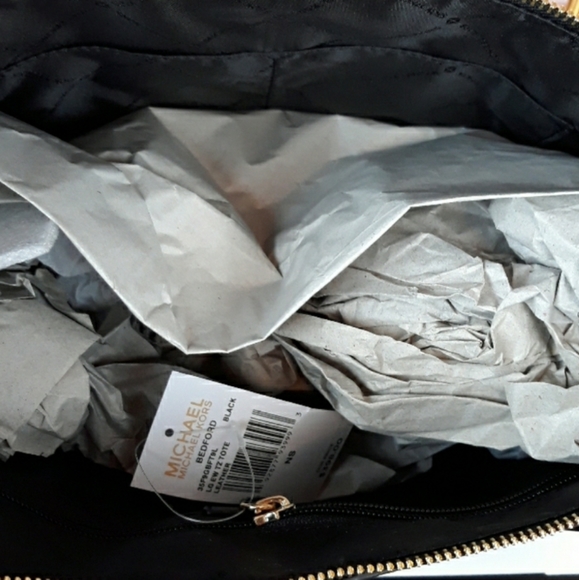 ❗SALE ❗Michael Kors Black Pebble Leather Set - Picture 3 of 8